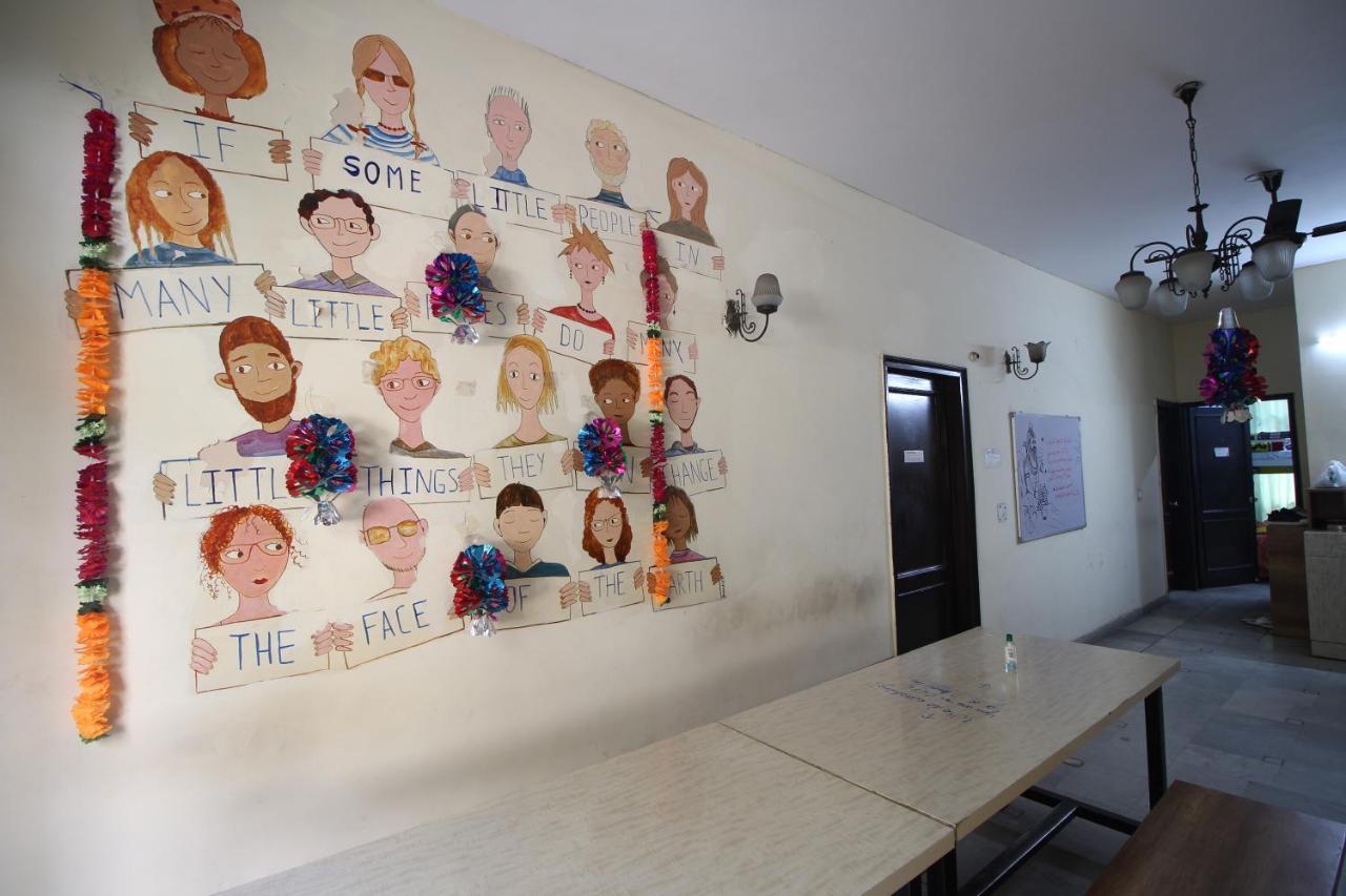 The Desire Hostel New Delhi Extérieur photo