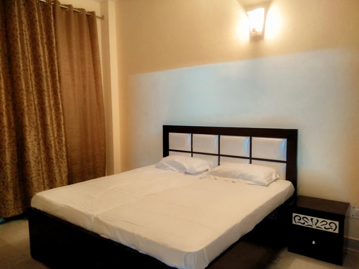 The Desire Hostel New Delhi Extérieur photo