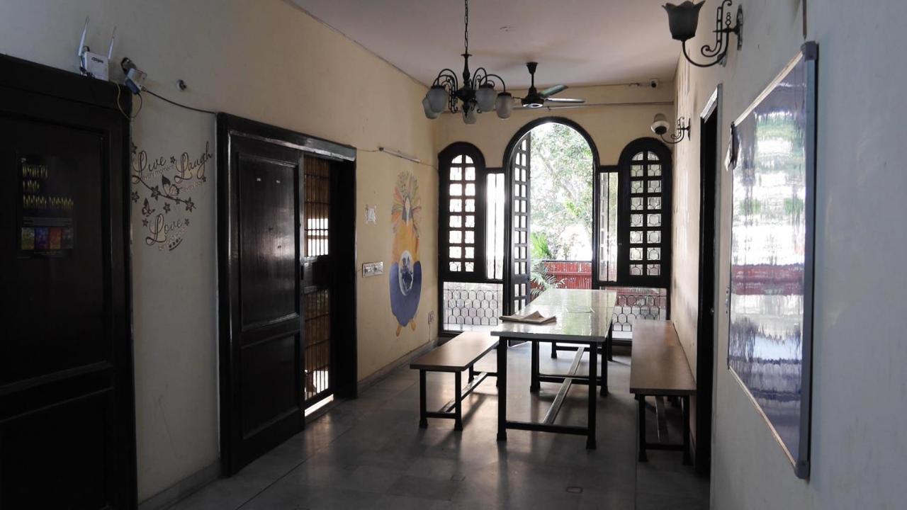 The Desire Hostel New Delhi Extérieur photo