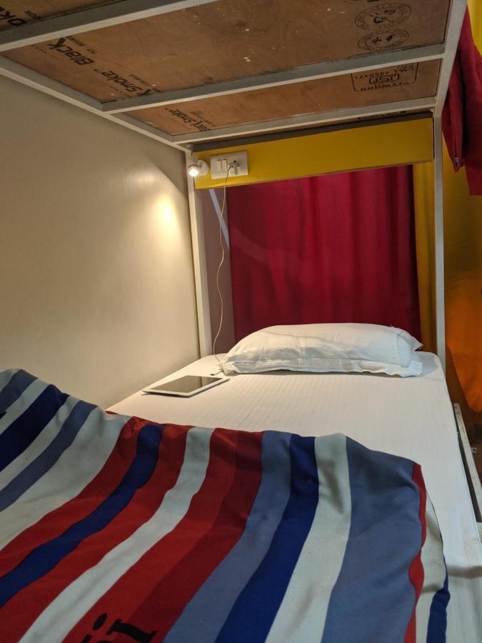 The Desire Hostel New Delhi Extérieur photo