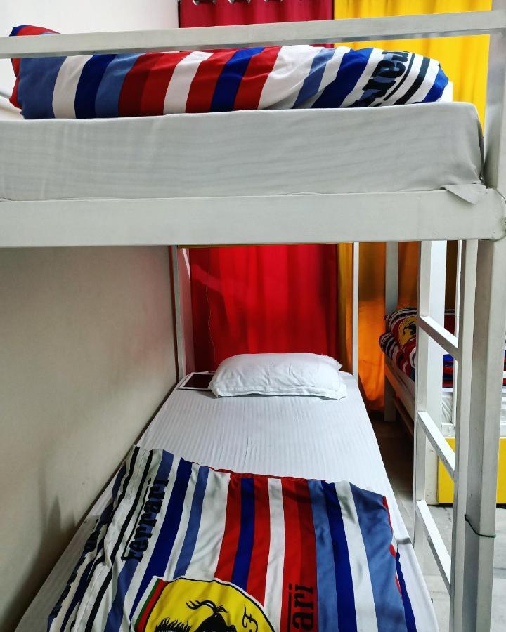The Desire Hostel New Delhi Extérieur photo