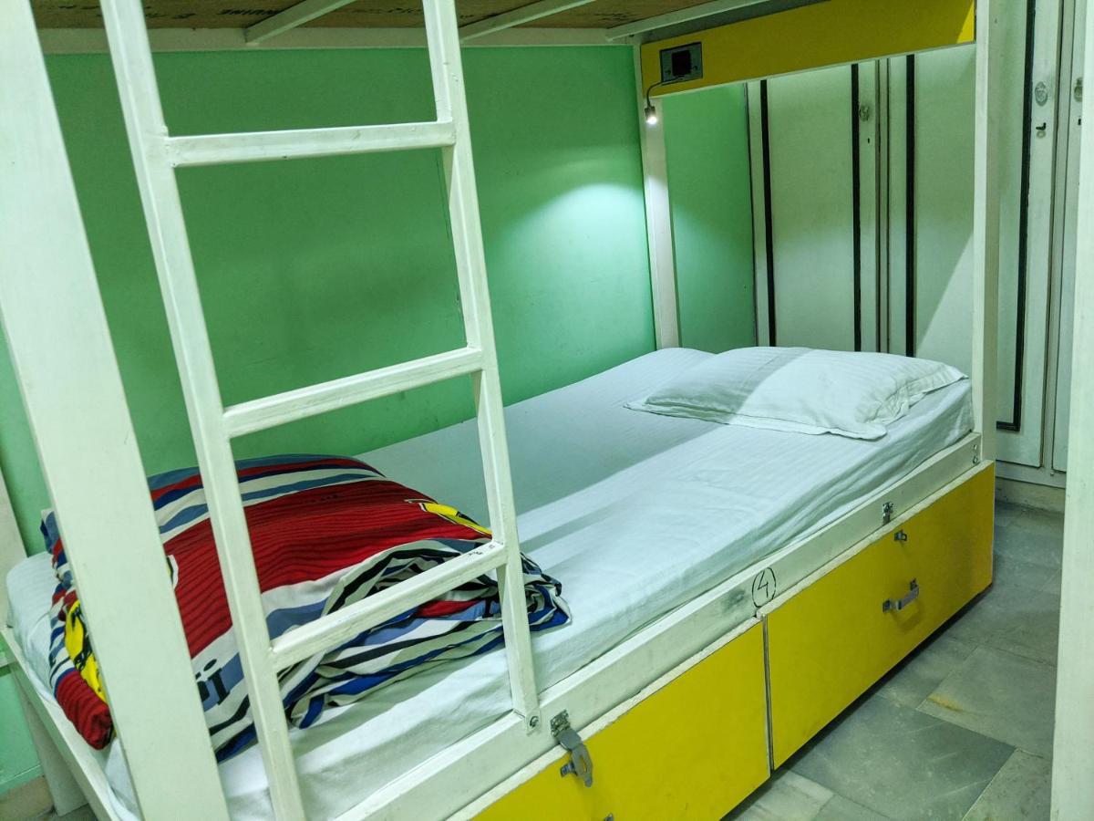 The Desire Hostel New Delhi Extérieur photo